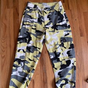 Urban Outfitters Camo Pants, size 4